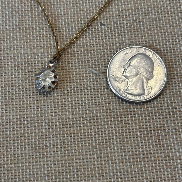 Necklace Cameo Pendant 15 inch Delicate Gold Tone Vintage - Picture 3 of 3